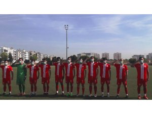 Asker selamıyla ATA’yı anıp, taktıkları maskelerle lösemiye dikkat çektiler