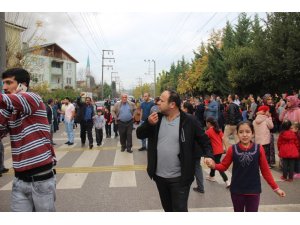 İşçilerin kaldığı prefabrike bina yandı yanındaki okul tahliye edildi