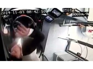 Beşiktaş’taki otobüs dehşetinde şoförün kamerayı bozduğu anlar kamerada