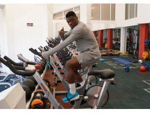 Trabzonspor’da Ekuban antrenmanlara başladı
