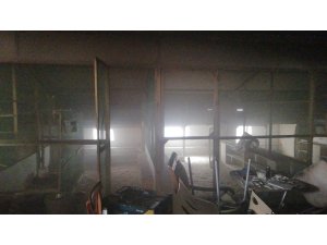 Süs tavukları ve güvercinlerin bulunduğu çatı katında yangın paniği