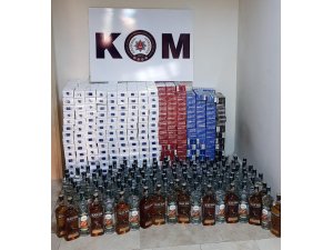 Gürcistan plakalı araçlarda kaçak içki ve kaçak sigara ele geçirildi