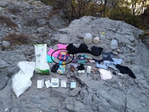 Teröristlerin ininden Barcelona’nın forması çıktı