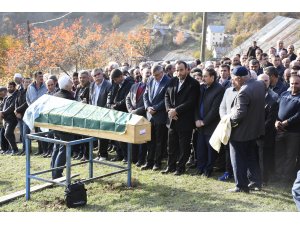 Oğlunun mutlu gününde trafik kazasında ölen anne toprağa verildi