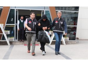 İzmit’te arkadaşlarıyla sohbet eden şahsı öldüren zanlı tutuklandı