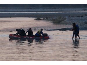 19 yaşındaki genç düştüğü Batman Çayı’nda kayboldu