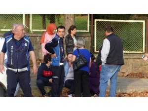 Kaza yapan sürücü kaldırıma oturup ağladı