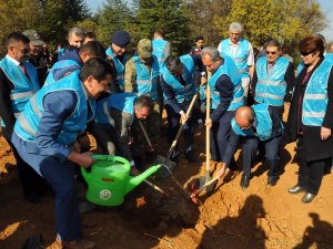 Akşehir’de ‘Geleceğe Nefes’ için bin 453 fidan