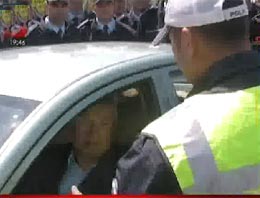 Başkomiser Levent Kırca'yı aratmadı VİDEO