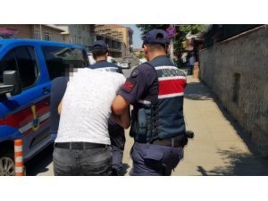 Jandarma’dan lüks rezidansa uyuşturucu baskını kamerada