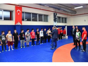 Vali Gürel’den sporculara ziyaret