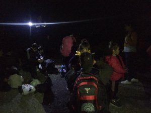 126 düzensiz göçmen yakalandı, 10 organizatör şüphelisi gözaltında