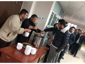 Üniversite öğrencileri Mevlid-i Nebi Haftası için sabah namazında buluştu