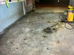 Şiddet gören kadın, eşinin dükkanını molotofladı