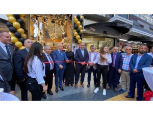 Başkanlar mağaza açılışında