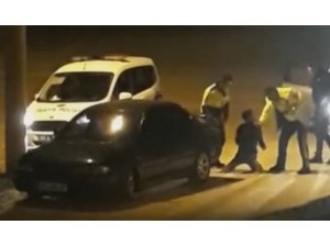 Ehliyetsiz alkollü genç, polisin dur ihtarına uymadı, dayak yedi