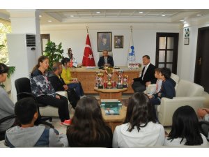 Akkaya’dan şampiyon sporcuya altın