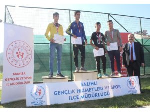 Salihli’de öğrenciler Atatürk’ü anmak için koştu
