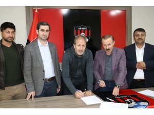 Van Spor FK’da imza töreni