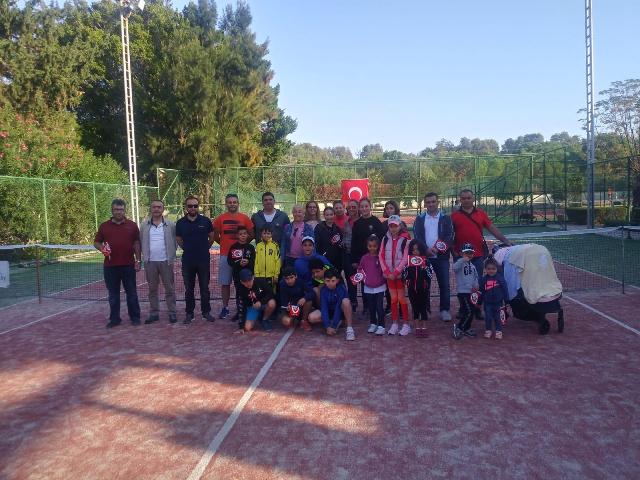 Hafta Sonu Tenis Turnuvasında Gençlikspor farkı