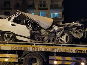 Hurdaya dönen otomobilden sağ çıkıp kaçtı