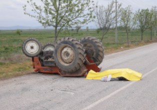Çumra'da traktör devrildi: 1 ölü