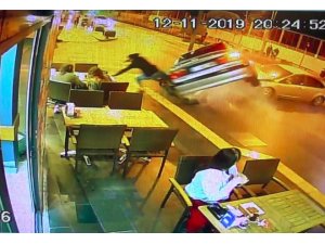 Kaldırımda bekleyen bisikletli dehşeti yaşadı