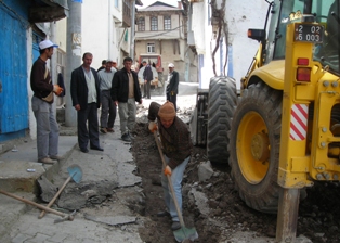 Doğanbey'de içme suyu şebekesi yenileniyor