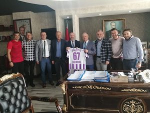 Ereğli Belediyespor’dan İlçe Kaymakamına forma