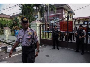 Endonezya’da canlı bomba saldırısı: 6 yaralı