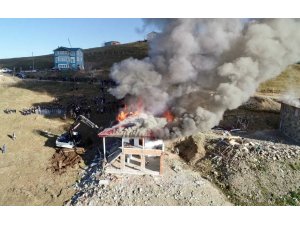 GÜNCELLEME - Trabzon'da yayla ve meralardaki kaçak yapılar yıkılıyor