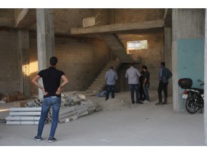 Asma kattan düşen inşaat işçisi hayatını kaybetti