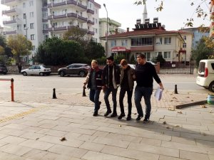 İş yeri faresi kıskıvrak yakalandı