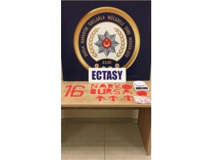 Bursa’da yüzlerce ectasy hap ele geçirildi: 2 kişi tutuklandı