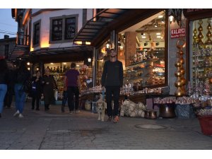 Dünyayı köpeğiyle yürüyerek gezen Amerikalı, Trabzon'a hayran kaldı