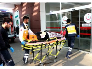 İki otomobil çarpıştı: 3 yaralı