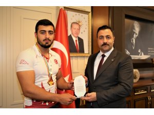 ALKÜ öğrencisi dünya üçüncüsü oldu