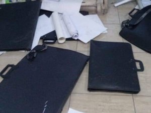 Öğrencilerin eşyaları merdiven boşluğuna atıldı, soruşturma başlatıldı