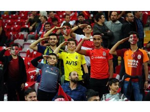 Avrupa Futbol Şampiyonası Elemeleri: Türkiye: 0 - İzlanda: 0 (Maç devam ediyor)