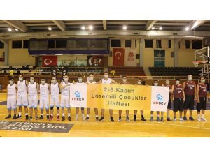 Gediz Elektrik Basketbol Takımı, lösemili çocuklar için maske takarak farkındalık oluşturdu