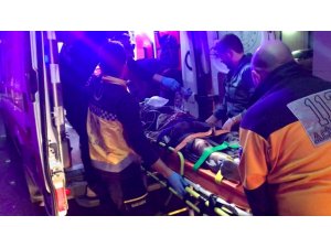 Otomobil TIR’ın altına girdi