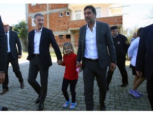 Ahmet Ağaoğlu ve Ünal Karaman özel çocukları ziyaret etti