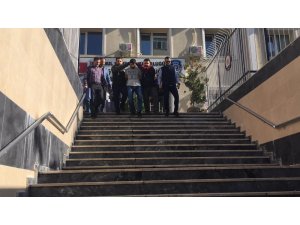 Fatih’te vurularak öldürülen Uygur Türkü’nün katil zanlıları adliyeye sevk edildi