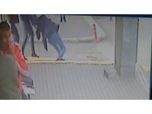 Masatlı kavga...O anlar kameraya böyle yansıdı