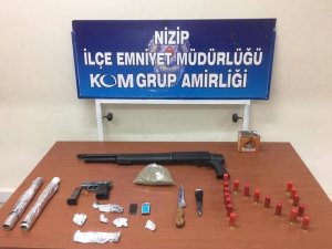 Şüpheli 3 şahsın araç ve evlerinden silah ve uyuşturucu çıktı