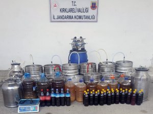Kırklareli’nde yılbaşı öncesi 460 litre kaçak şarap ve meyve şırası ele geçirildi