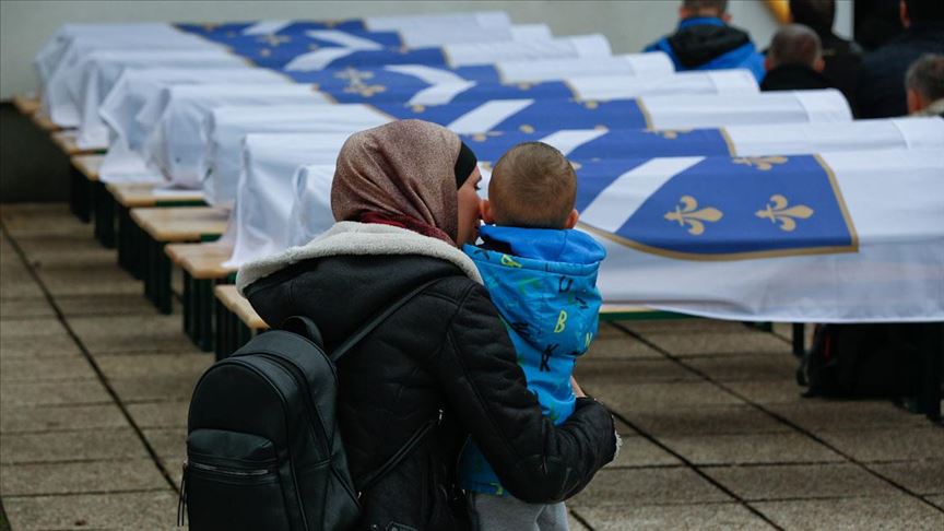 12 Boşnak, 27 yıl sonra toprağa verildi