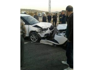 Mardin’de iki araç çarpıştı: 1’i ağır 5 yaralı