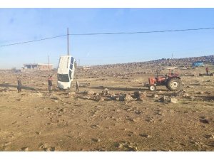 Araç, direğe tırmandı