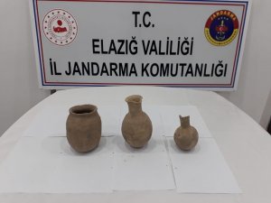 Elazığ’da jandarma, Roma dönemine ait küp ve testiler ele geçirdi